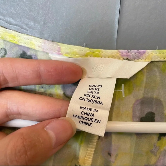 H&M yellow floral sheer blouse with tie front XS Pleated A-Line Deep V-Neckline - Picture 7 of 9